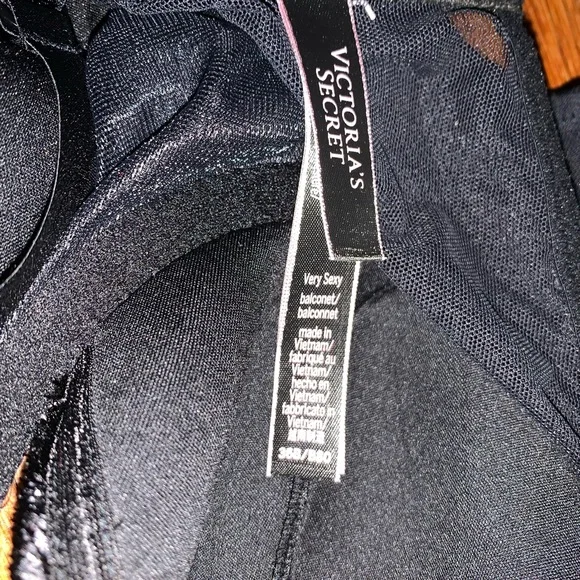 Victoria’s Secret VERY SEXY NWOT black shimmer bralette 36B adjustable black - Picture 3 of 3